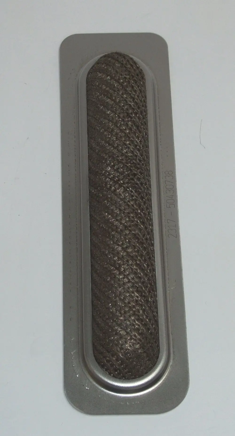 Daikin-Brenner in ovaler Form mit einer strukturierten Oberfläche, eingelassen in eine metallische Halterung.